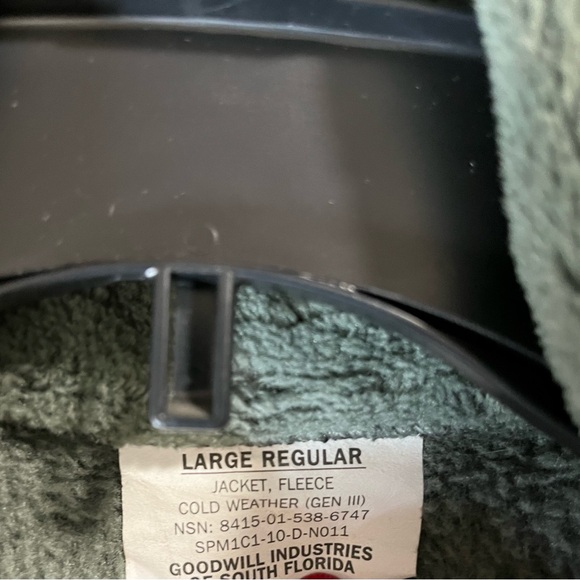 Polartec Gen III green fleece jackets - Picture 3 of 3